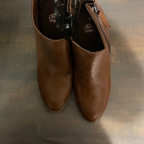 booties - Picture 4 of 5